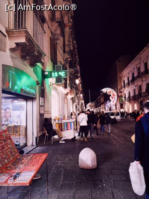 P12 [DEC-2025] Via Etnea, seara sunt 15 grade dupa cum arata termometrul