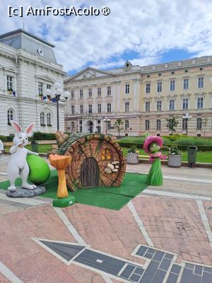 P16 [MAY-2024] decorațiunile de Paste din fața Primăriei