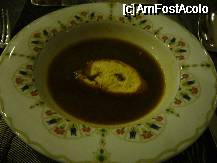P62 [JUN-2012] Restaurant francez a la carte - supa frantuzeasca... arata ca schimbul de ulei cu garnitura de chiulasa. Gustul... la fel.