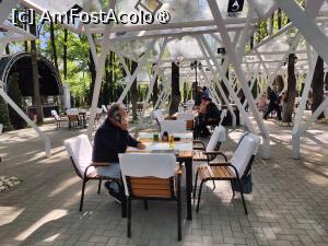 P11 [APR-2025] Tati așteptând mâncarea