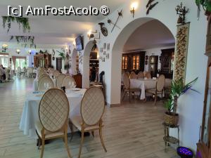 P07 [APR-2025] Interiorul restaurantului