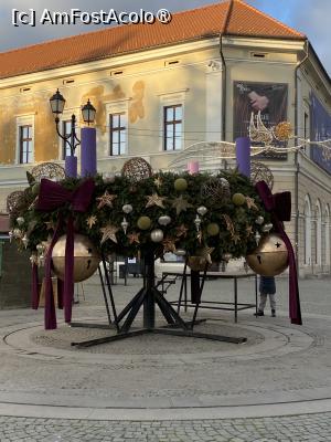 P02 [DEC-2025] Sfântu Gheorghe, Coroana de Advent din Piața Centrală.