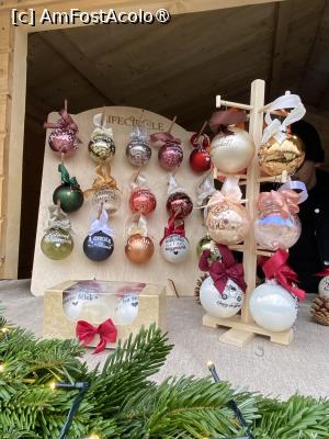 P09 [DEC-2025] Sfântu Gheorghe. Globuri din sticlă lucrate manual.