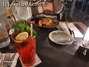 P16 [APR-2025] Stone Grill - Strawberry Mojito, gin tonic şi salata cu somon afumat