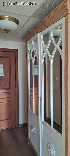 P08 [DEC-2025] Dulapul din holul camerei