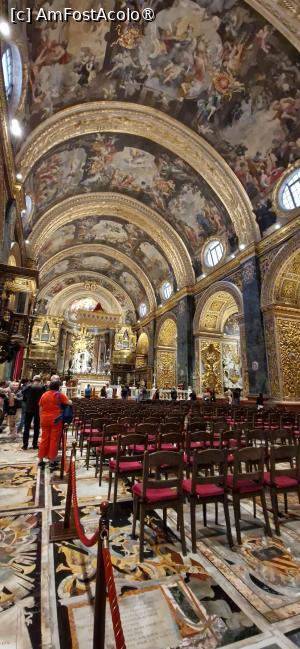 P11 [MAY-2025] 11. Bolta navei Co-Cathedralei, pictată de Mattia Preti și scaunele enoriașilor.