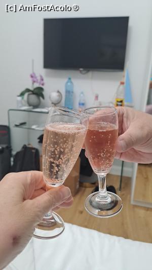 P10 [MAY-2024] Proseco dăruit de gazde