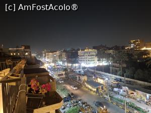 P38 [FEB-2026] Giza, Egipt, Orașul văzut noaptea de pe Terasa de la „Pyramids Spiritual Gate” Hotel